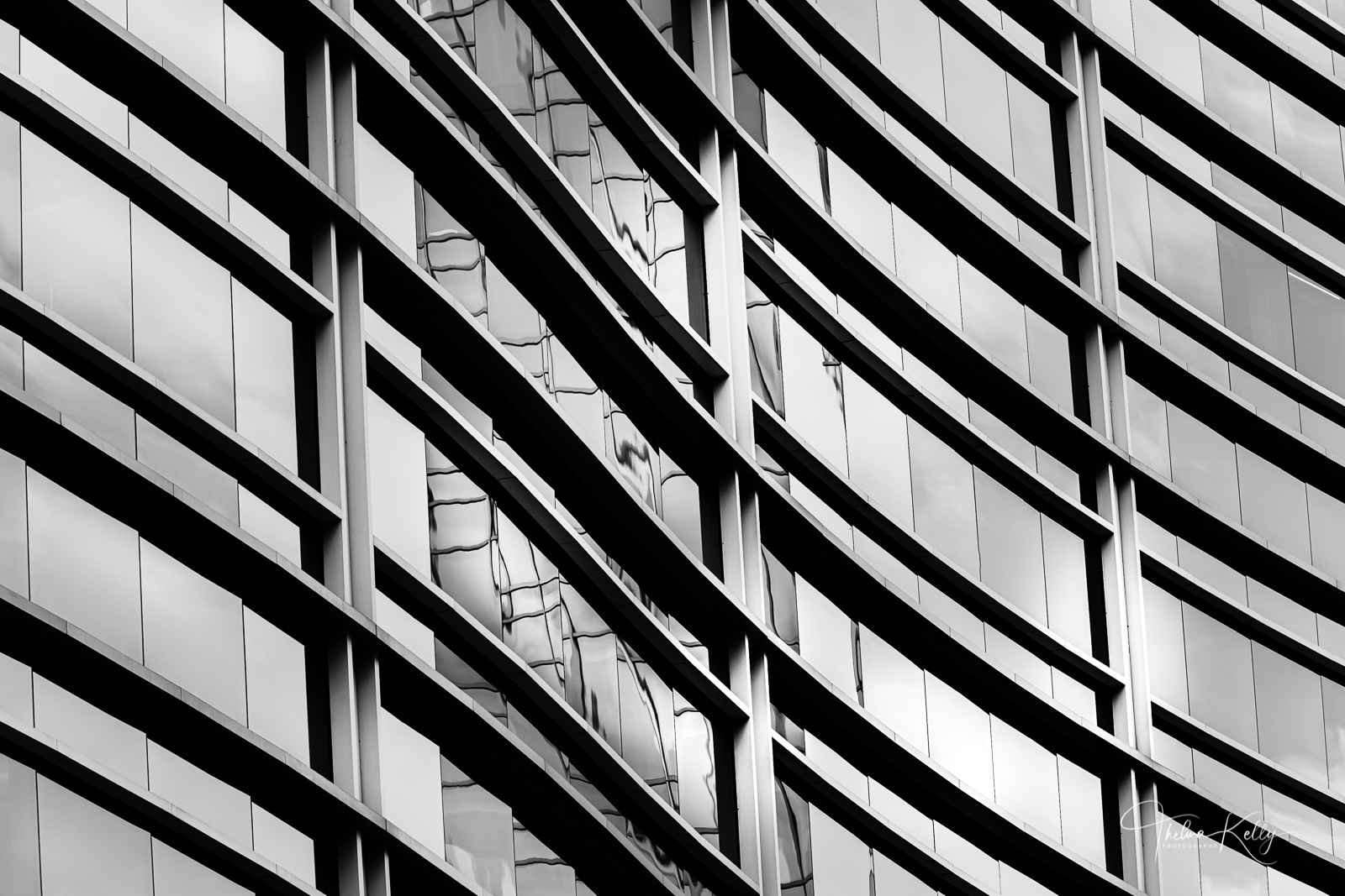 Re•Frac•Tion Undulating waves of perfectly molded glass and steel